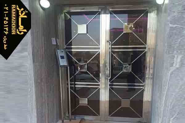 درب شیشه و استیل