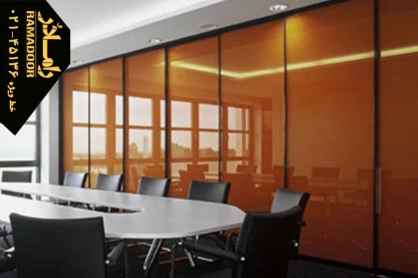 شیشه بین کابینت