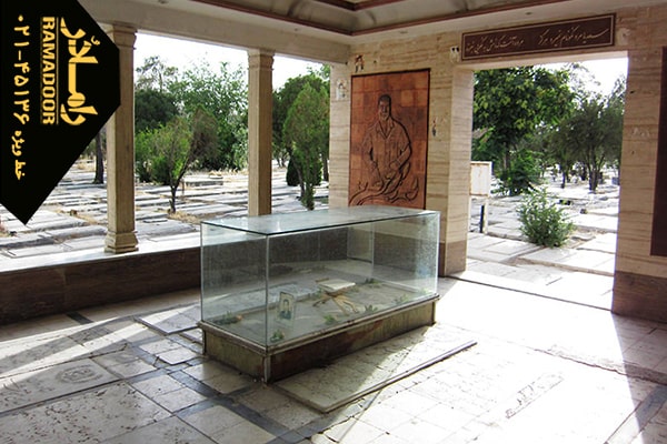 قبر شیشه ای