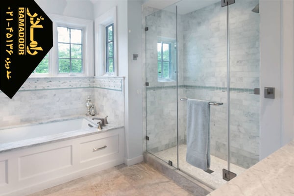 تمیز کردن شیشه حمام