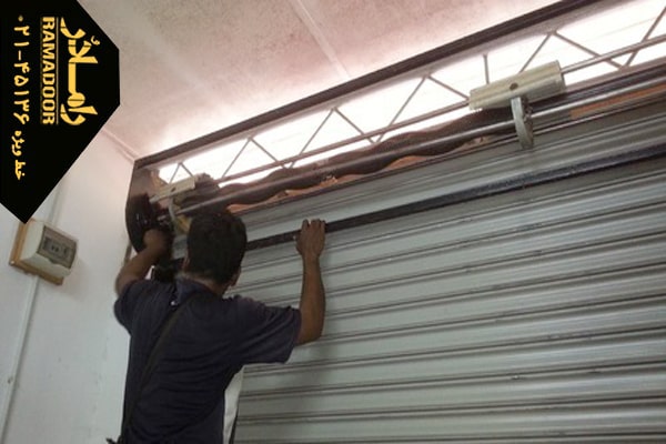 بالا نرفتن کرکره برقی