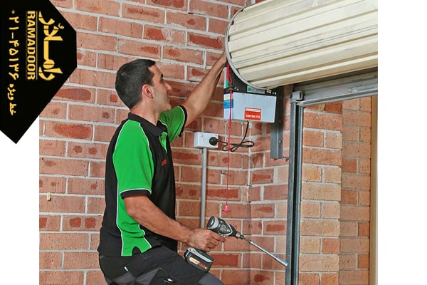 بالا نرفتن کرکره برقی