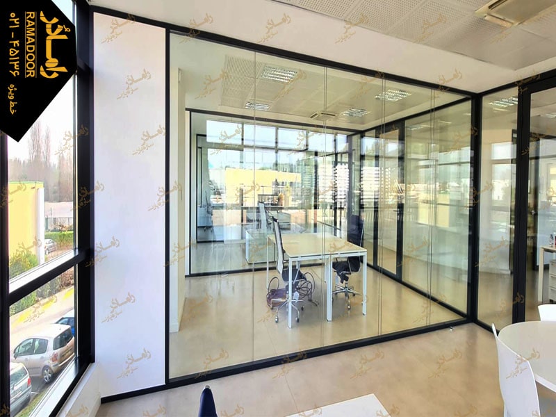 دیوار شیشه ای