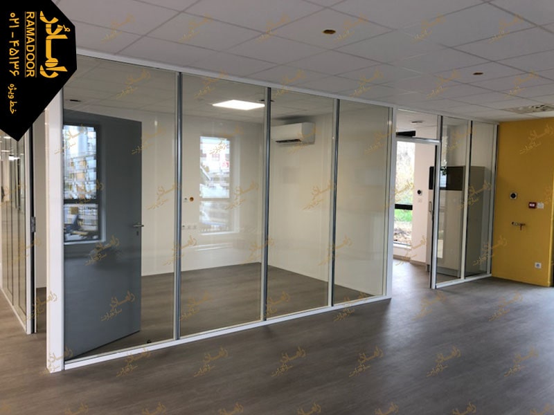 دیوار شیشه ای