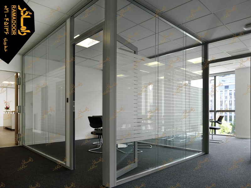 دیوار شیشه ای