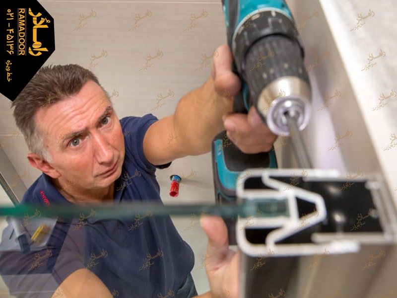 نصاب کابین شیشه ای نصاب کابین شیشه ای