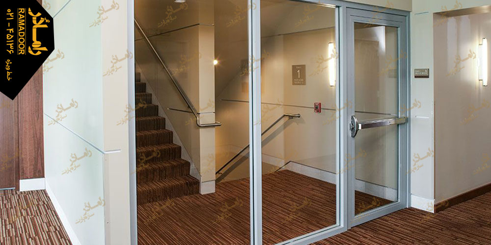 درب شیشه ای دودبند