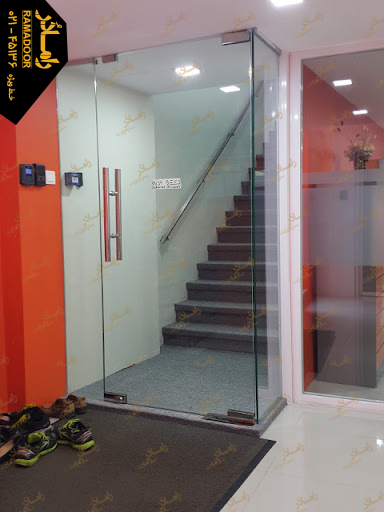 شیشه دودبند راه پله