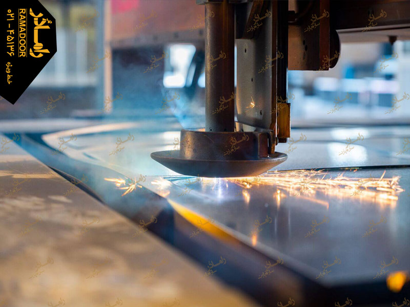 برش شیشه در اشکال سفارشی