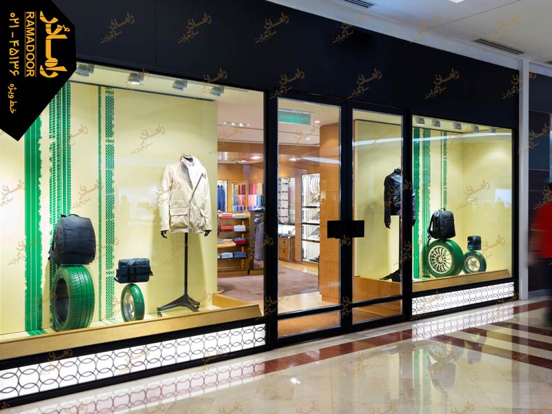 ویترین شیشه ای