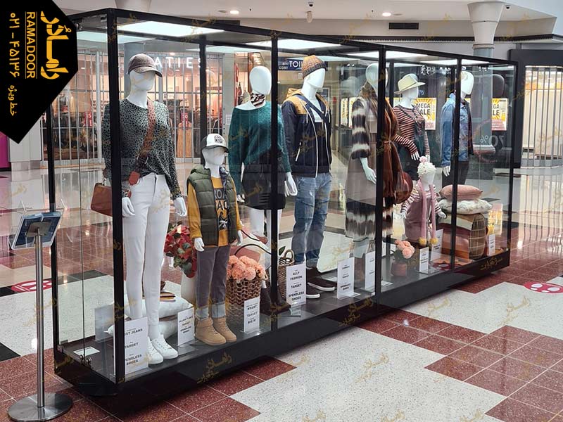 ویترین شیشه ای