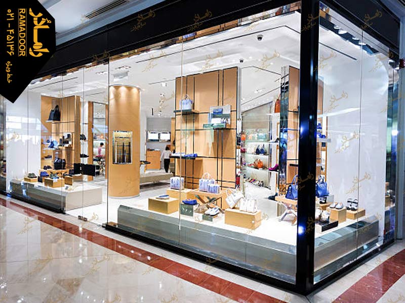 ویترین شیشه ای