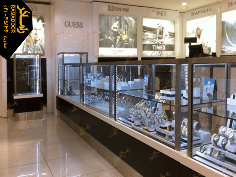 ویترین شیشه ای