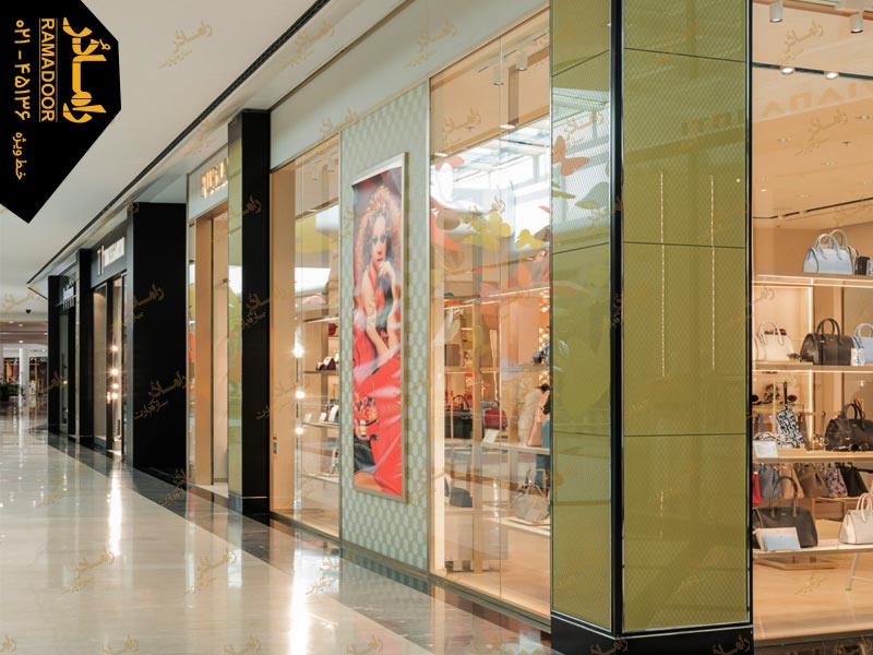 ویترین شیشه ای