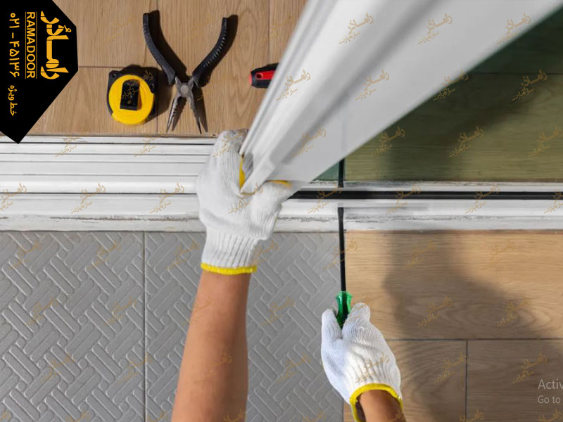 رگلاژ درب شیشه ای