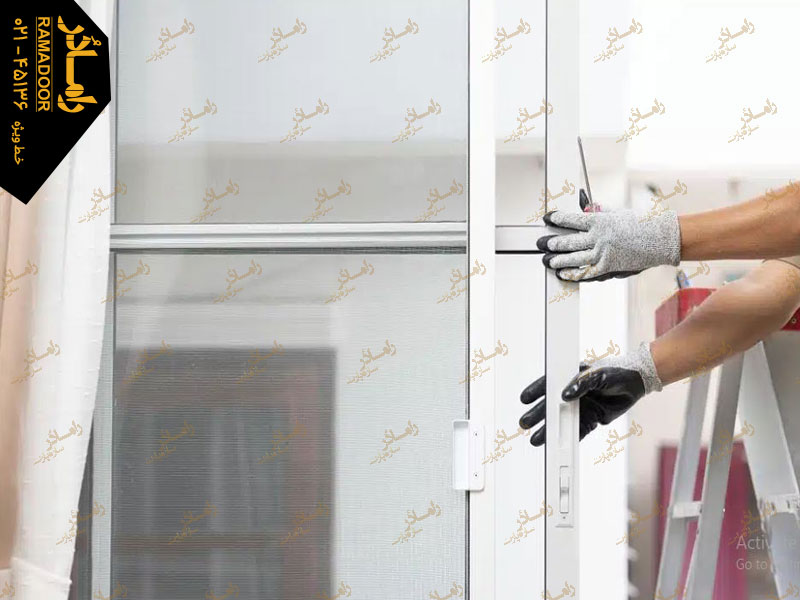 رگلاژ درب شیشه ای