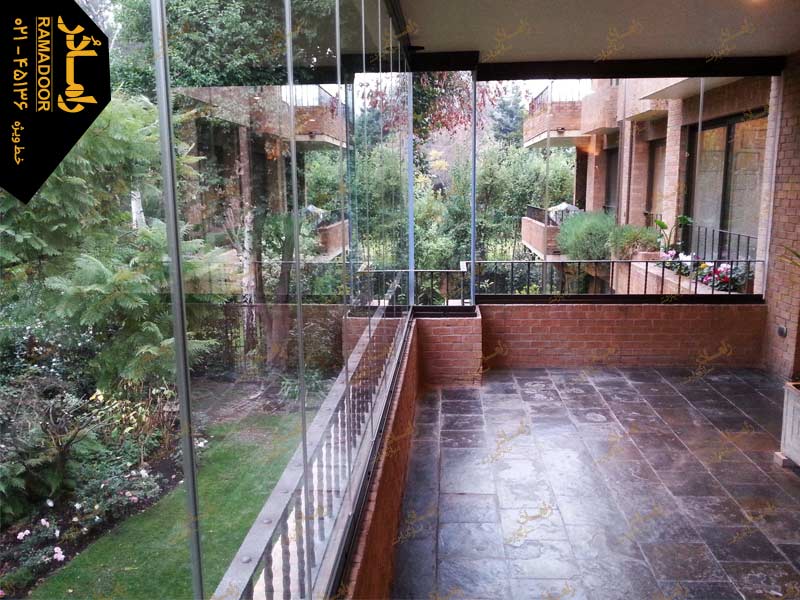 درب شیشه ای بالکن