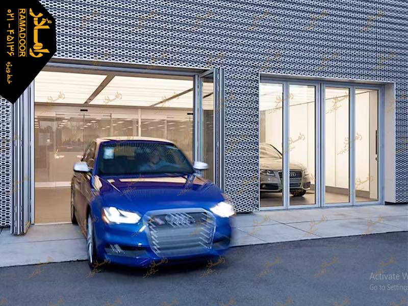 شیشه تاشو نمایشگاه اتومبیل