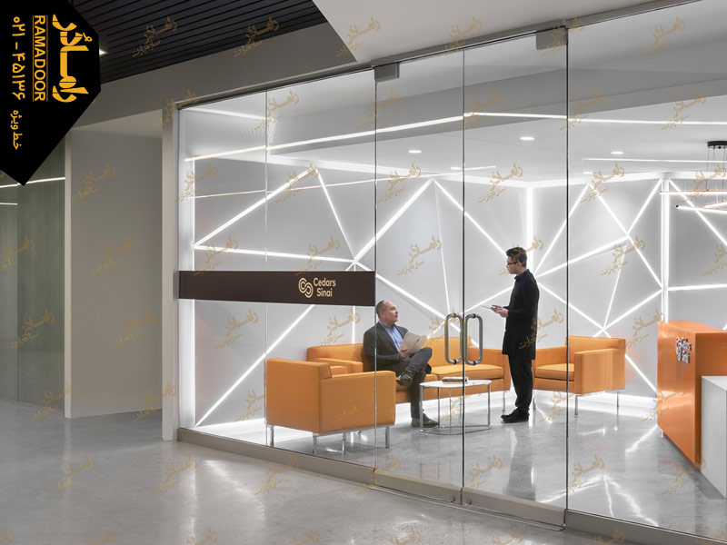 استوپ درب شیشه ای